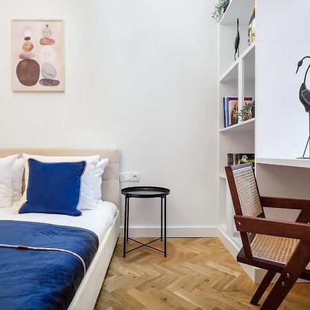 Tyzenhauz Apartments Krowoderska Street Krakkó Kültér fotó