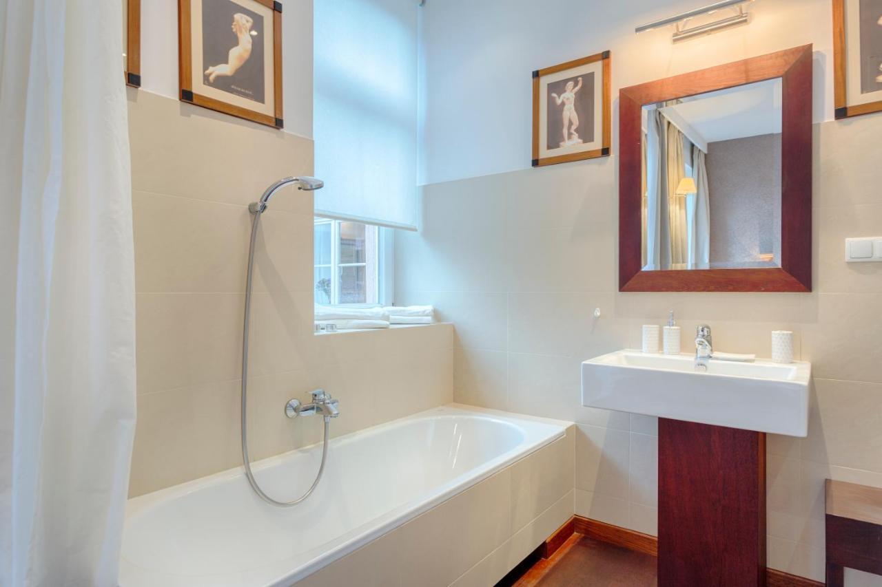 Tyzenhauz Apartments Krowoderska Street Krakkó Kültér fotó