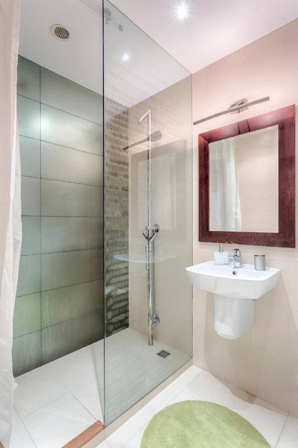 Tyzenhauz Apartments Krowoderska Street Krakkó Kültér fotó