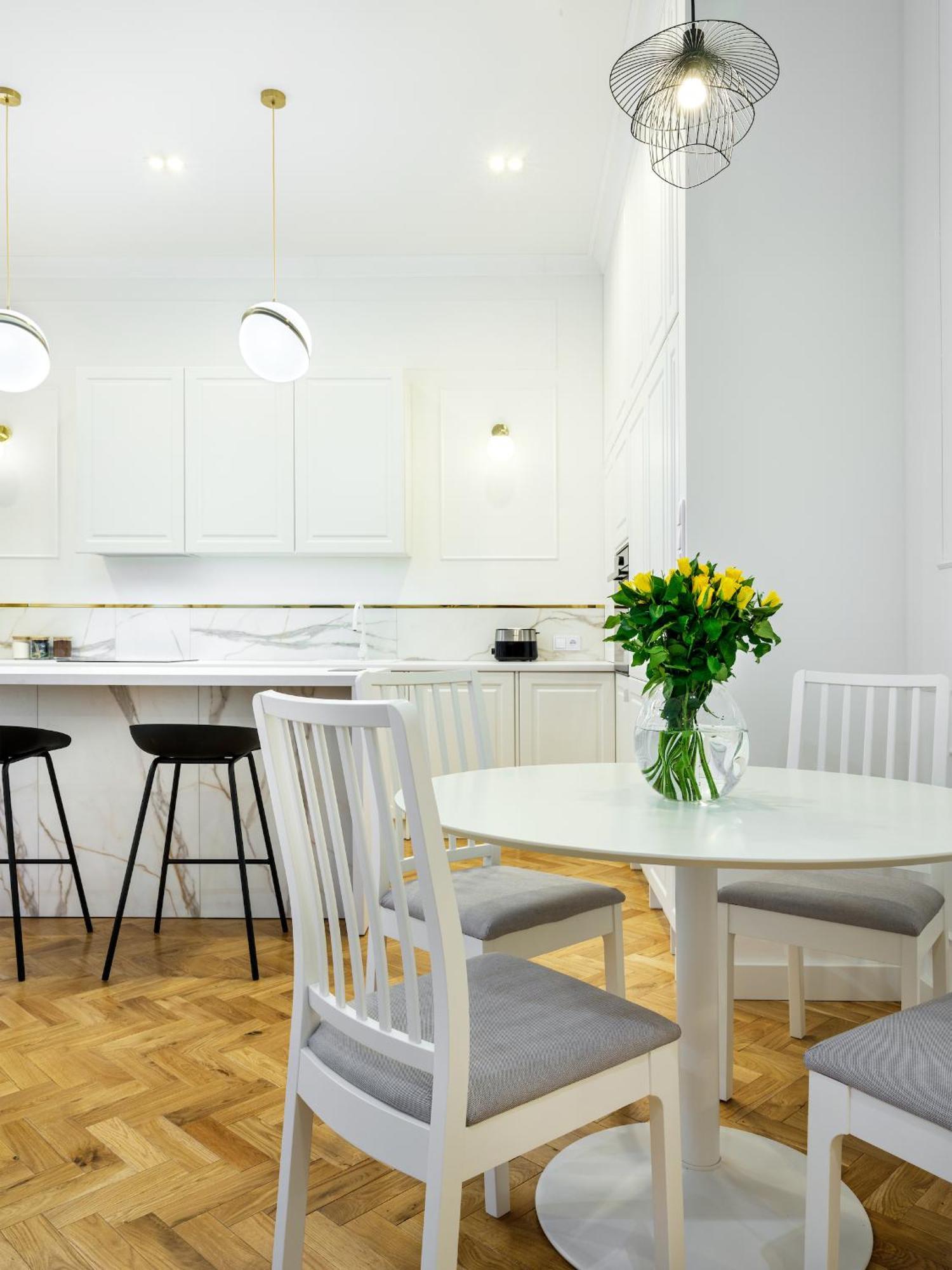 Tyzenhauz Apartments Krowoderska Street Krakkó Kültér fotó
